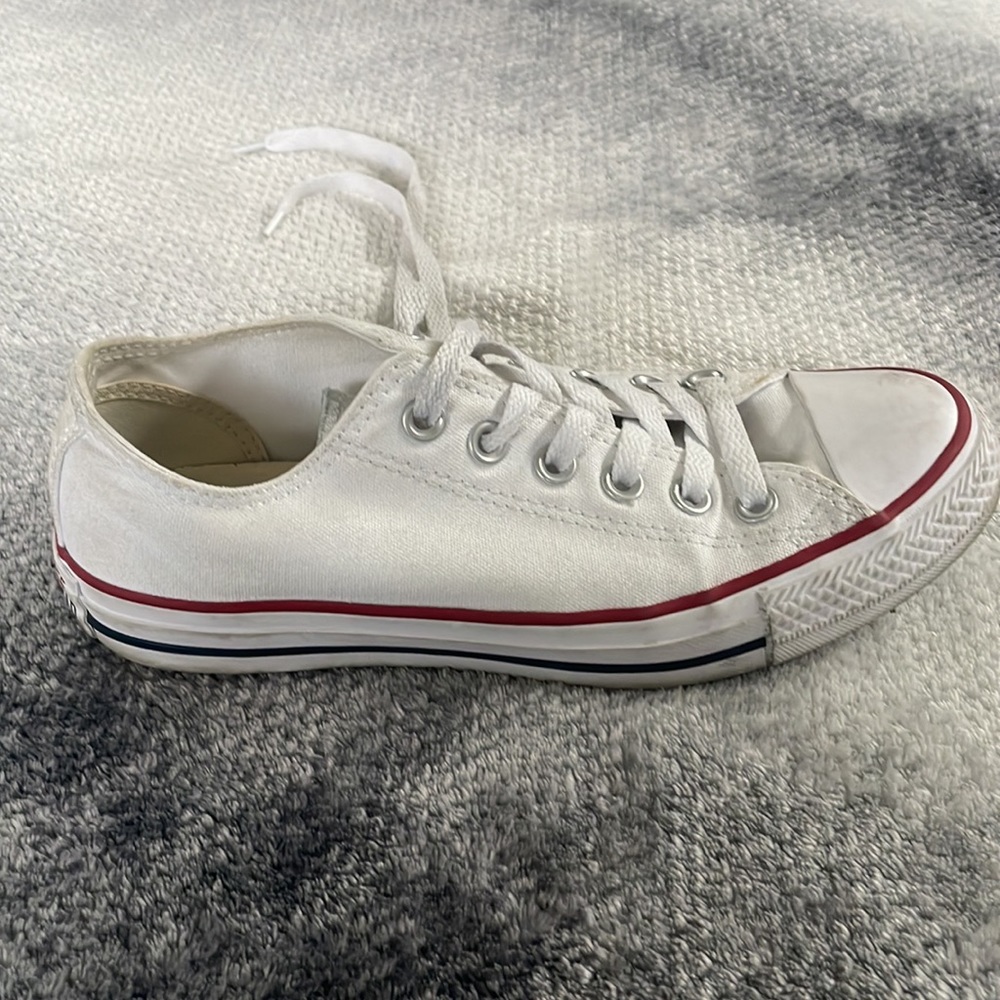 White Converse low tops - Sz 7 - Picture 3 of 5